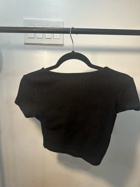 Princess Polly Black Ribbed Tee - Picture 3 of 3